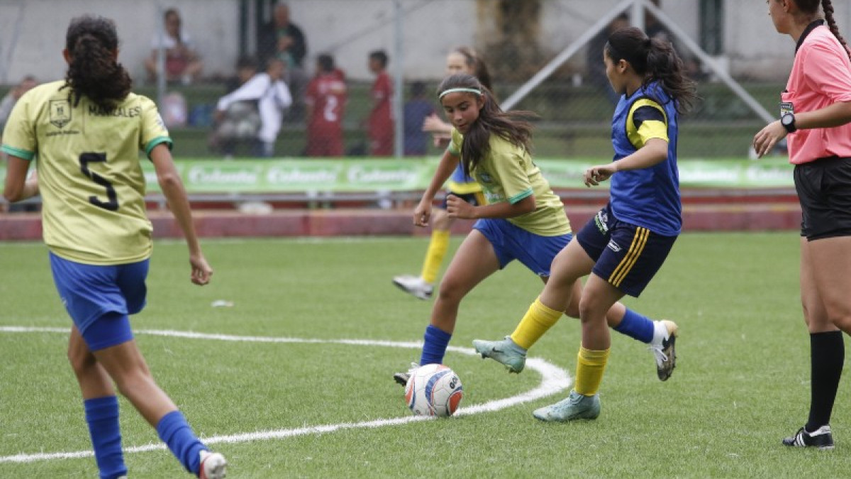 Acciones de la final femenina que le ganó 6-5 Brasil a Suecia. 