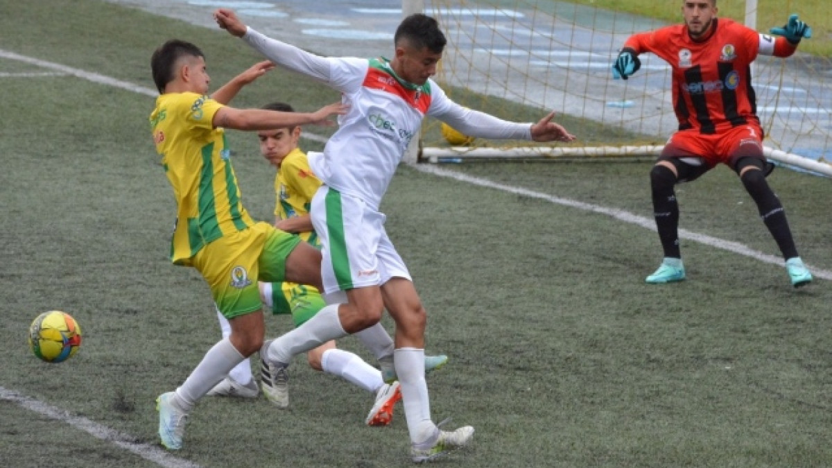 La Selección Caldas Sub-17 ganó el segundo de diez partidos disputados y goleó 4-2 al entonces Líder Manizales F.C.
