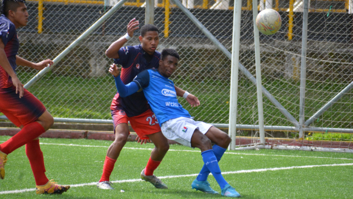 Once Caldas A perdió el liderato, se vio seriamente exigido por el onceno de Carlos La Fiera Gutiérrez, que estuvo arriba en el marcador casi todo el partido. Al final se dio la igualdad (1-1) en un juego de toma y dame. 