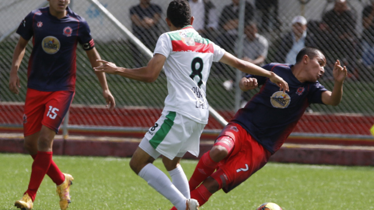 Manizales F.C. (1) y La Fiera (0) protagonizaron un excelente partido. El gol del triunfo se consiguió a los 10 segundos del pitazo inicial.