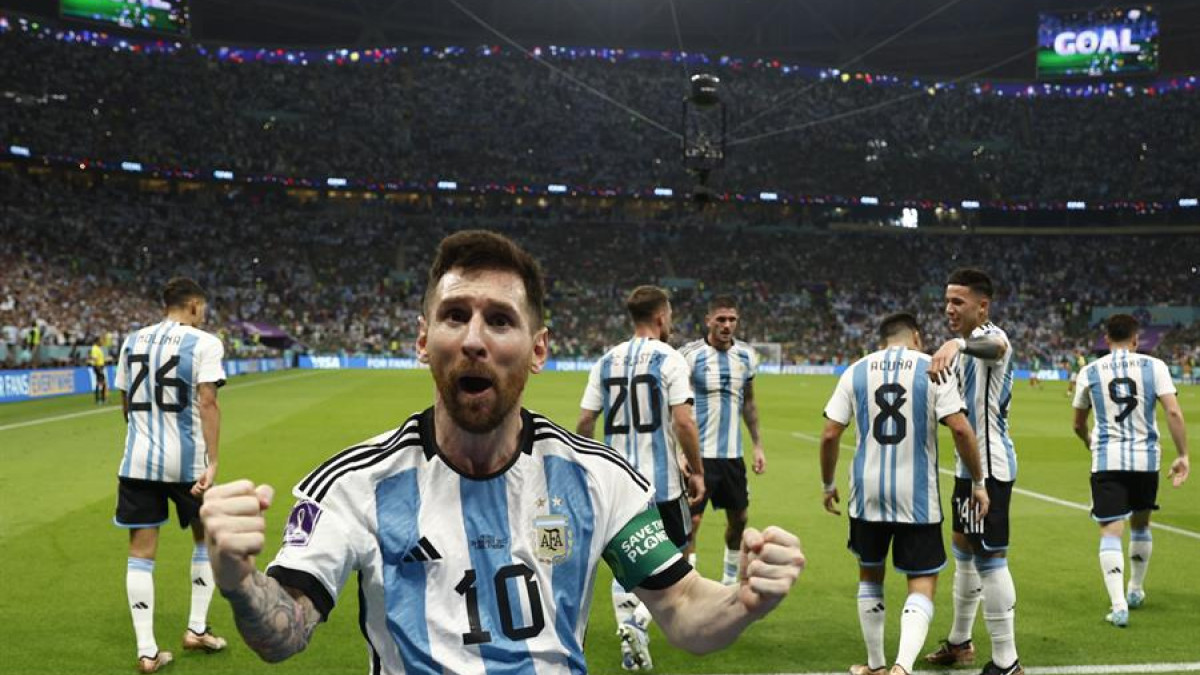 El capitán albiceleste, Lionel Messi, celebra uno de los goles que le dieron la victoria a su combinado nacional sobre los mexicanos.