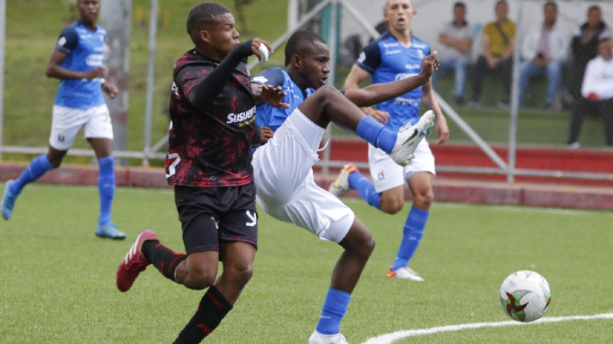 Aunque debutó en esta edición con una derrota, el Once Caldas A se adueñó del liderato de la competencia que hoy tendrá dos juegos en la auxiliar y mañana cinco en Villamaría.