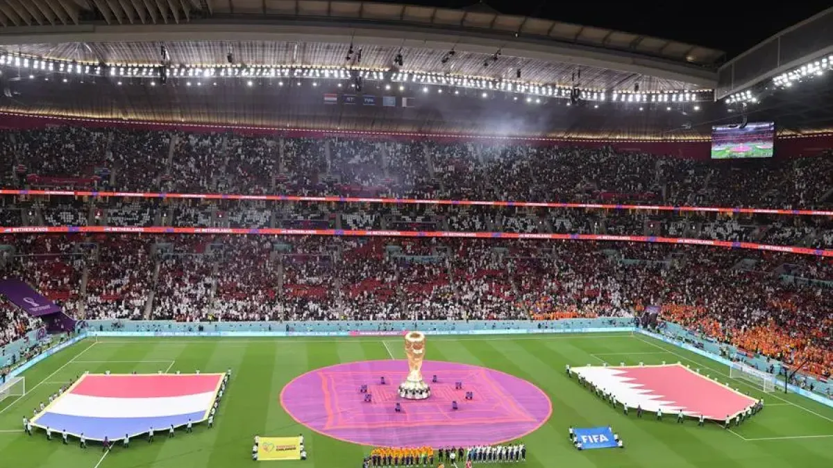 La ceremonia de apertura antes del partido de fútbol del grupo A de la Copa Mundial de la FIFA 2022 entre Holanda y Catar en el Estadio Al Bayt en Al Khor, Catar, este martes.