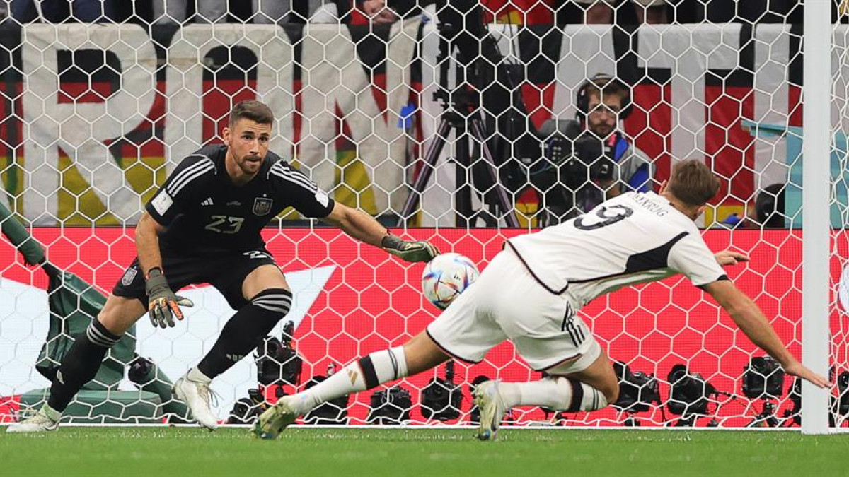 Con un cabezazo, el delantero teutón Niclas Füllkrug venció la portería española, defendida por el vasco Unai Simón.