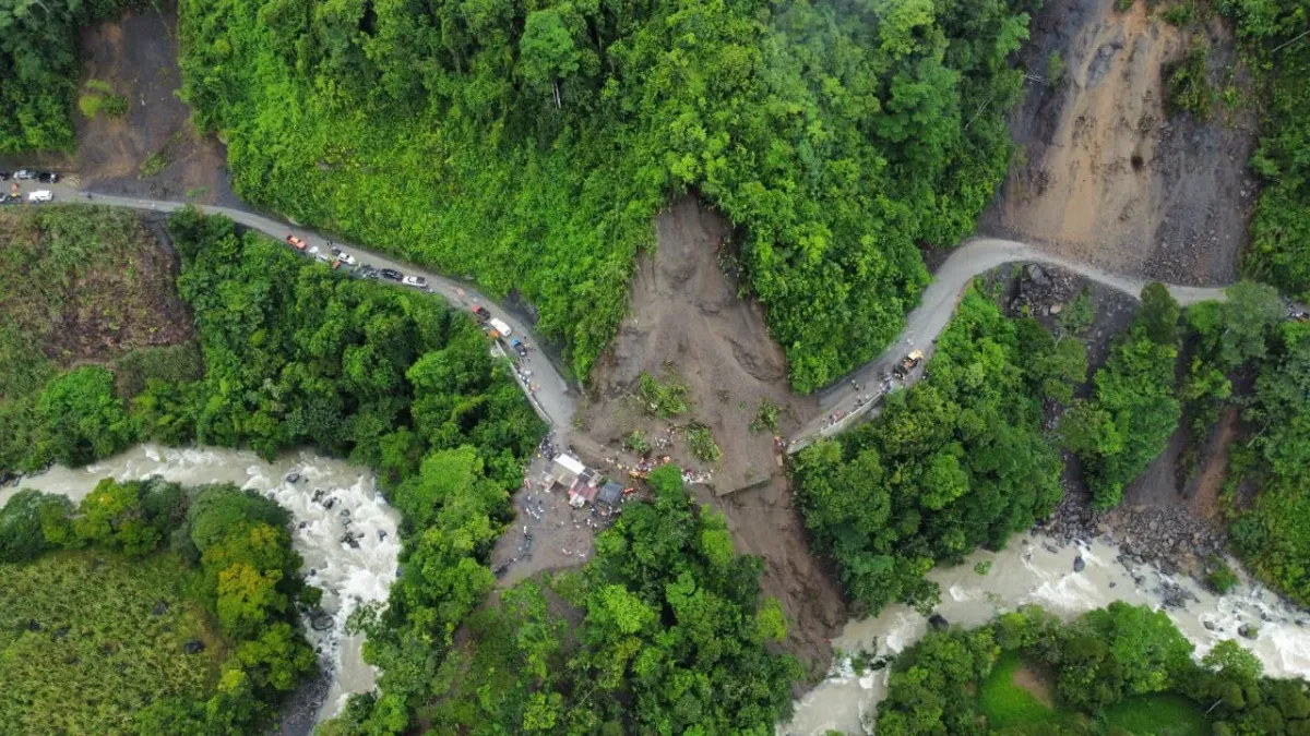  Este es el derrumbe que se presentó en la vía Pueblo Rico (Risaralda) - Quibdó (Chocó). 