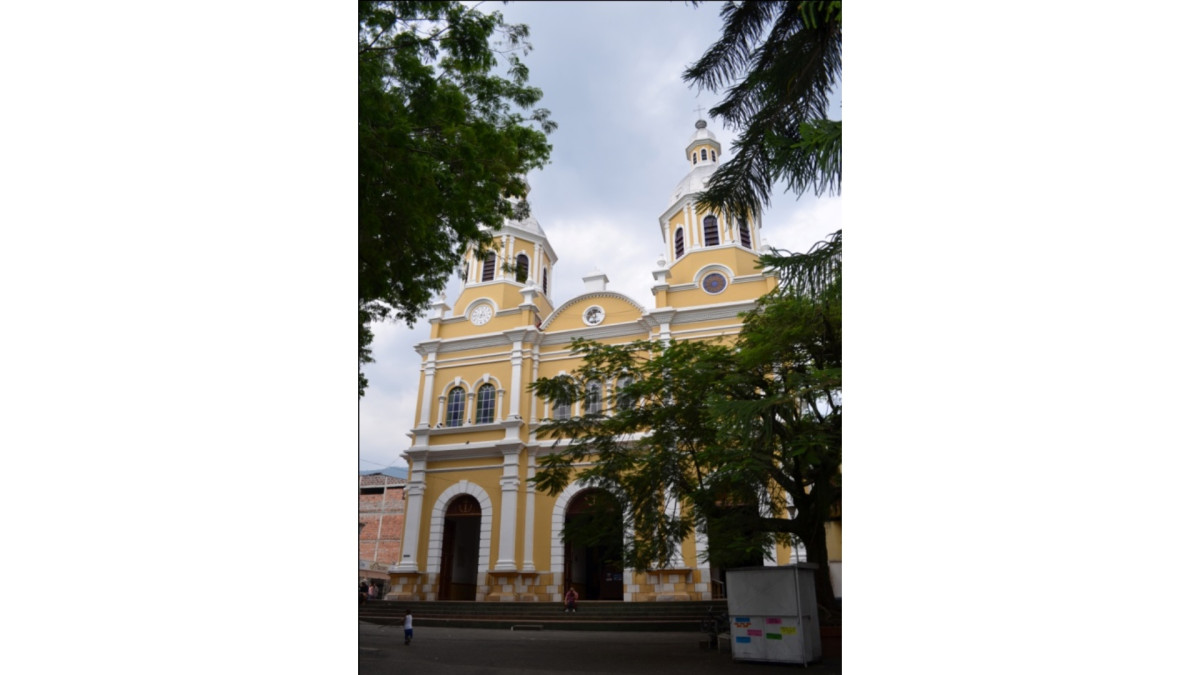 Intentan recuperar el color original del templo San Lorenzo de Supía.