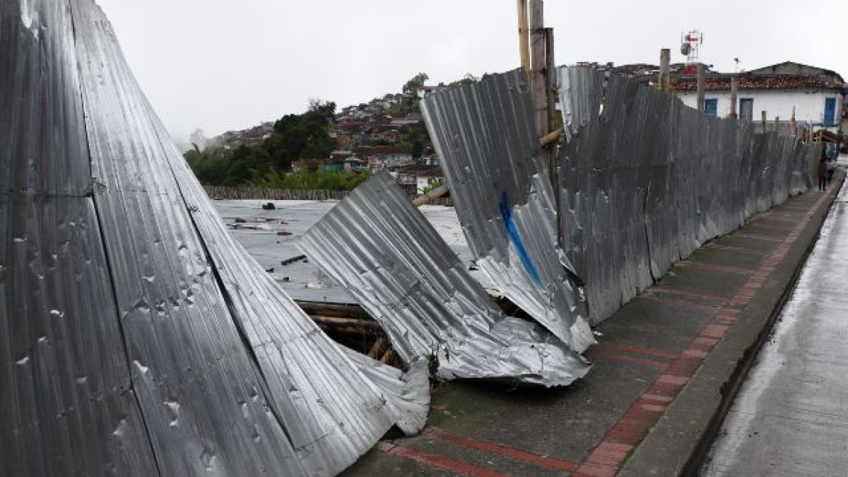 Una vez más se afectó el cerramiento de los lotes donde el incendio de hace seis años espera que se reactive la construcción.