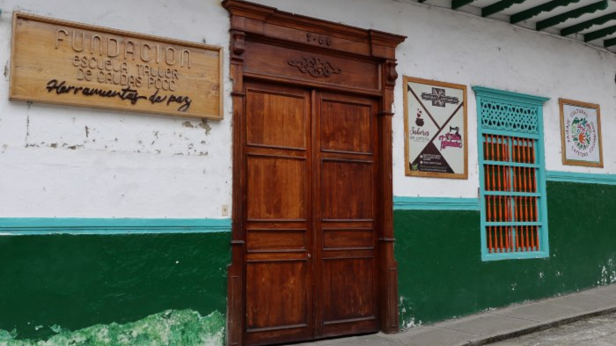 Entrada a la Fundación Escuela Taller de Caldas.