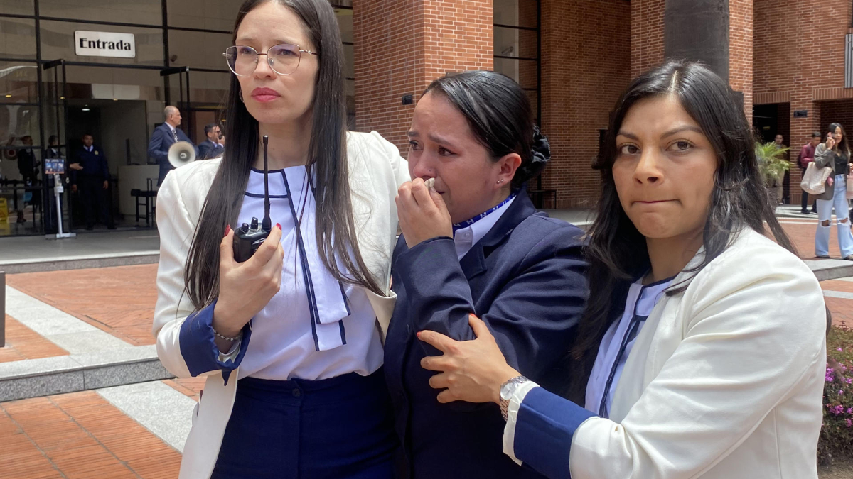 13 minutos después del temblor, a las 12:17 p.m., cuando la gente empezaba a retornar a sus residencias y oficinas, una réplica de magnitud 5,6 volvió a sacudir al país.