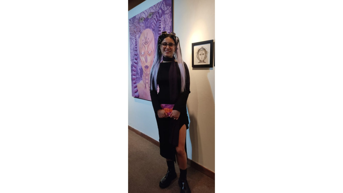 Isys Cielo Lucero Luna Jiménez, la artista de la exposición Máquinas Autopoiéticas.