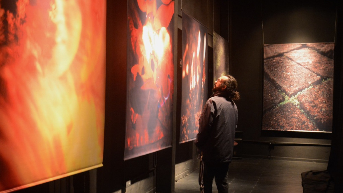 Parte de la muestra fotográfica de la exposición Retorno, ubicada en el Galpón de Bellas Artes.