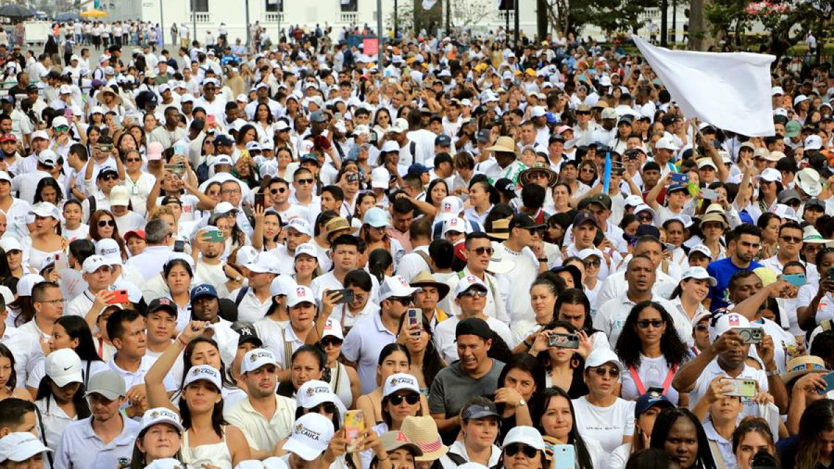 Miles de caucanos se manifestaron este viernes en Popayán para exigir el fin de la violencia.