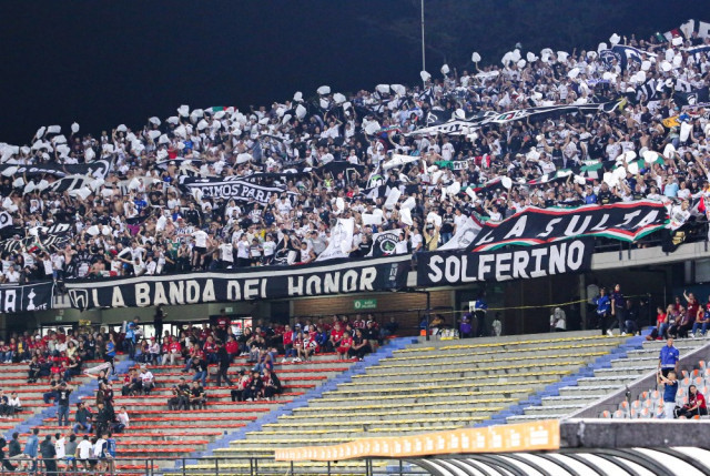 Hinchada-del-Once-Caldas-en-el-Atanasio-Girardot.jpg Hinchada-del-Once-Caldas-en-el-Atanasio-Girardot.jpg