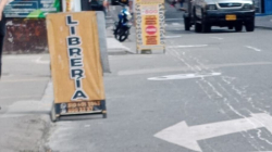 Establecimientos comerciales en Manizales invaden el espacio público con publicidad