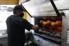 El pollo al carbón se puso de moda y sin especulación ante el desabastecimiento del gas